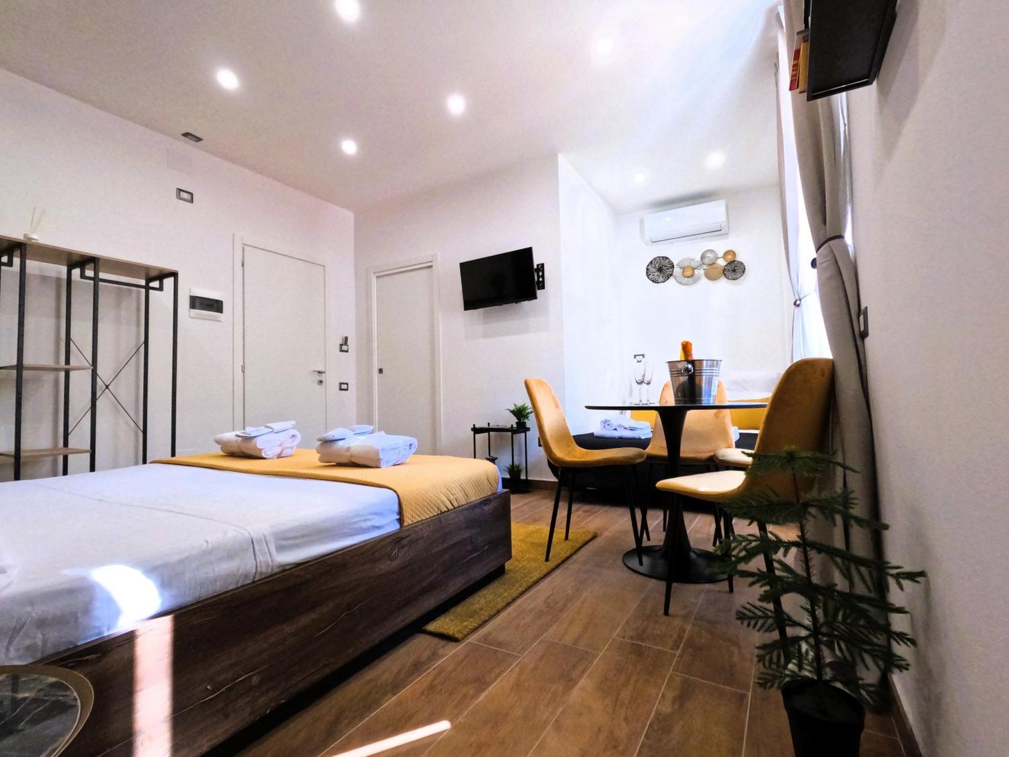 Blackwoody Contemporary Rooms - Napoli Centro Storico Zewnętrze zdjęcie