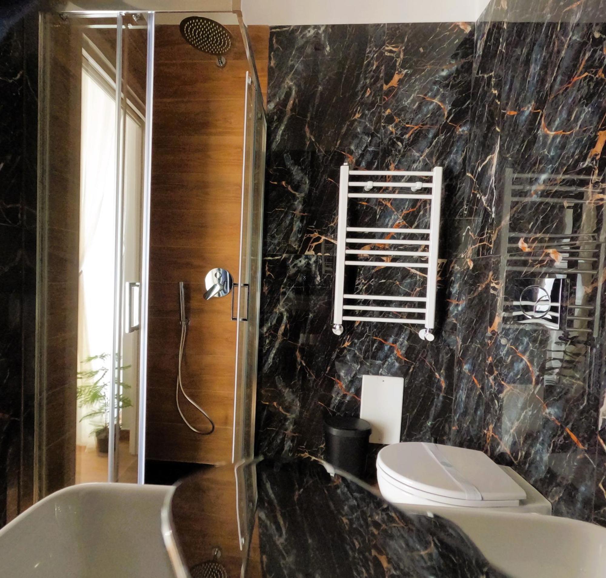 Blackwoody Contemporary Rooms - Napoli Centro Storico Zewnętrze zdjęcie