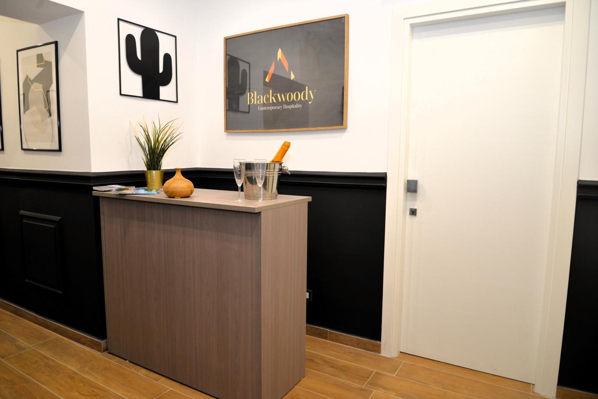 Blackwoody Contemporary Rooms - Napoli Centro Storico Zewnętrze zdjęcie