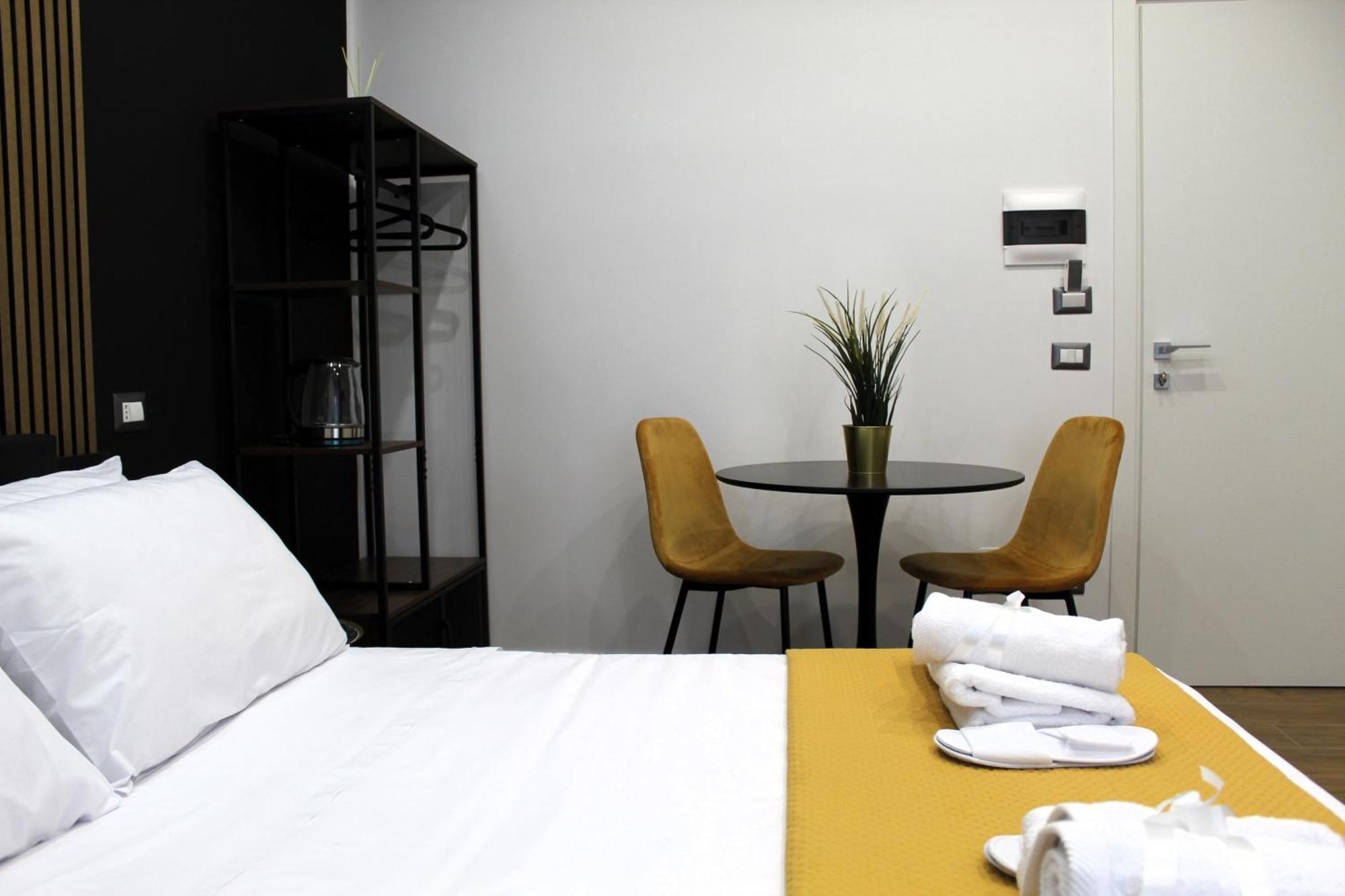 Blackwoody Contemporary Rooms - Napoli Centro Storico Zewnętrze zdjęcie